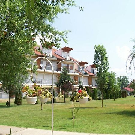Cserke Napfeny Apartman Cserkeszőlő Exteriör bild