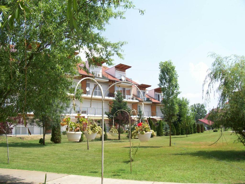 Cserke Napfeny Apartman Cserkeszőlő Exteriör bild